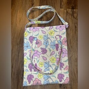 NEW Floral Crossbody Tote 🌼